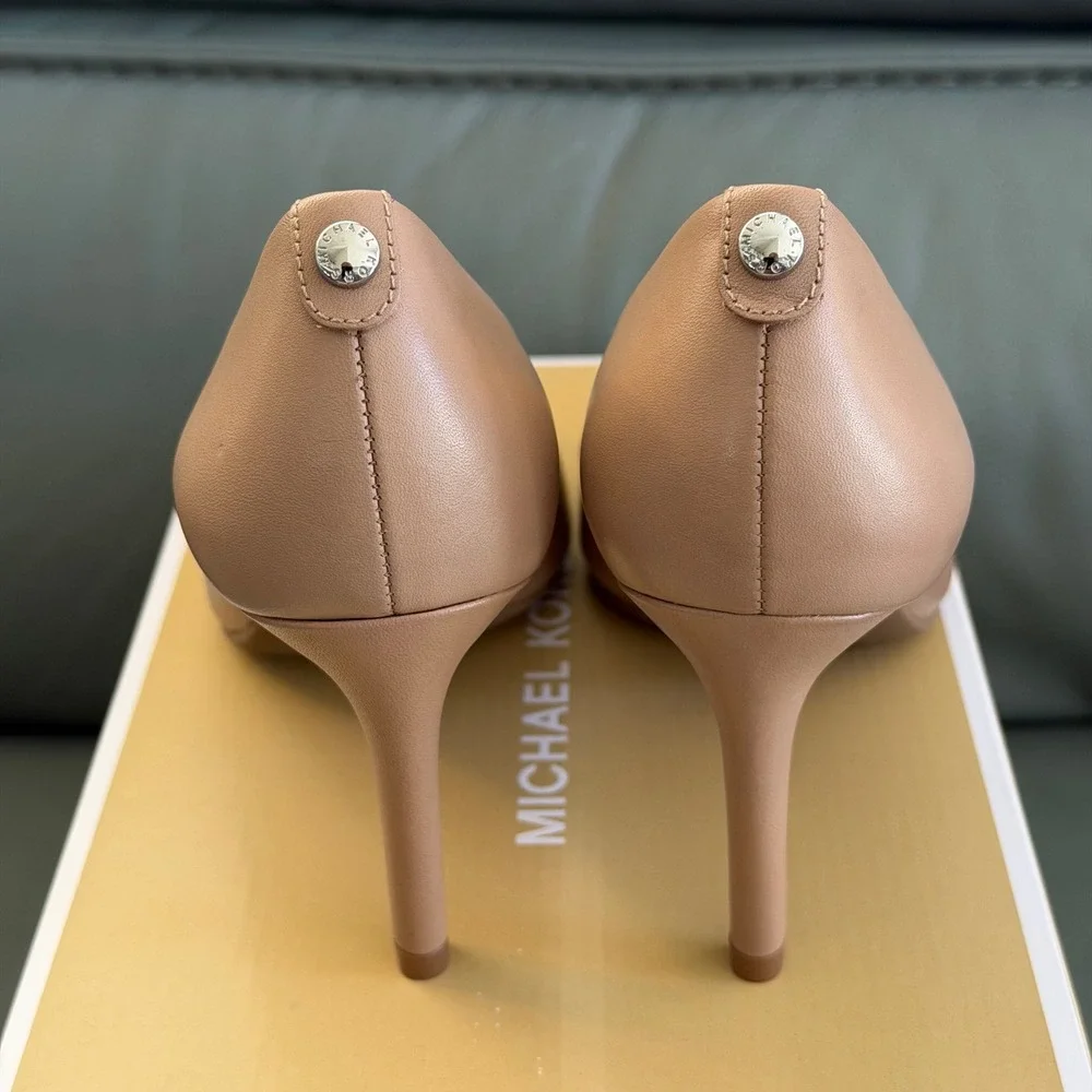 Michael Kors Dorothy Flex Pump Leather Dark Khaki Pointed Toe Heels US 5.5M